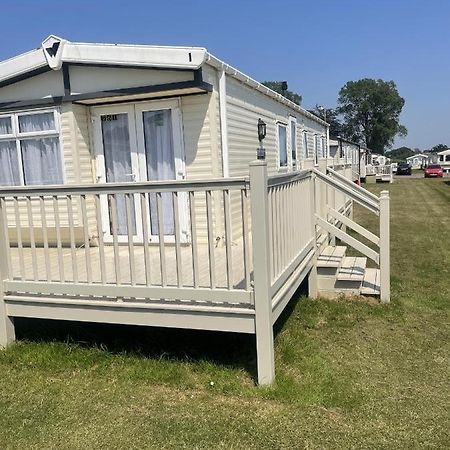 Stunning 3-Bed Caravan In Clacton-On-Sea Exterior foto