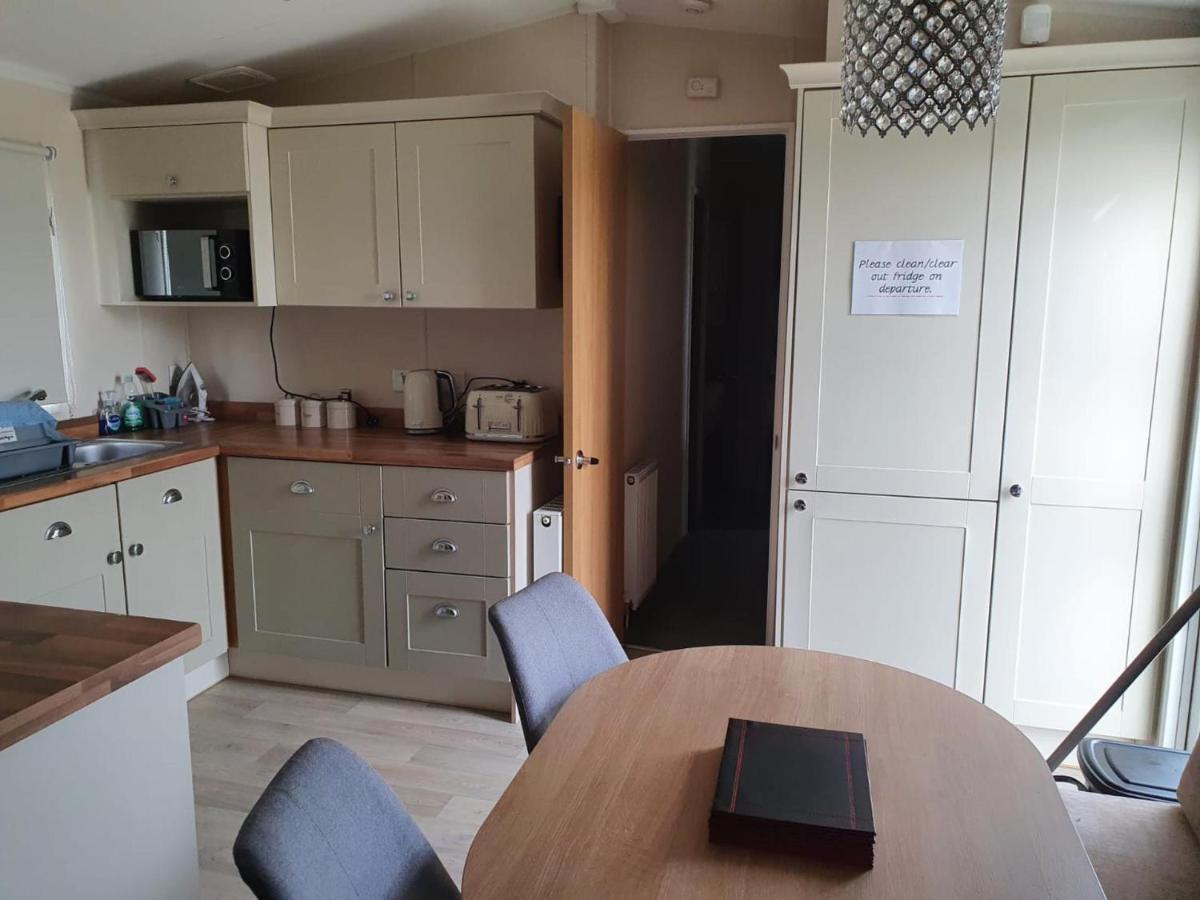 Stunning 3-Bed Caravan In Clacton-On-Sea Exterior foto